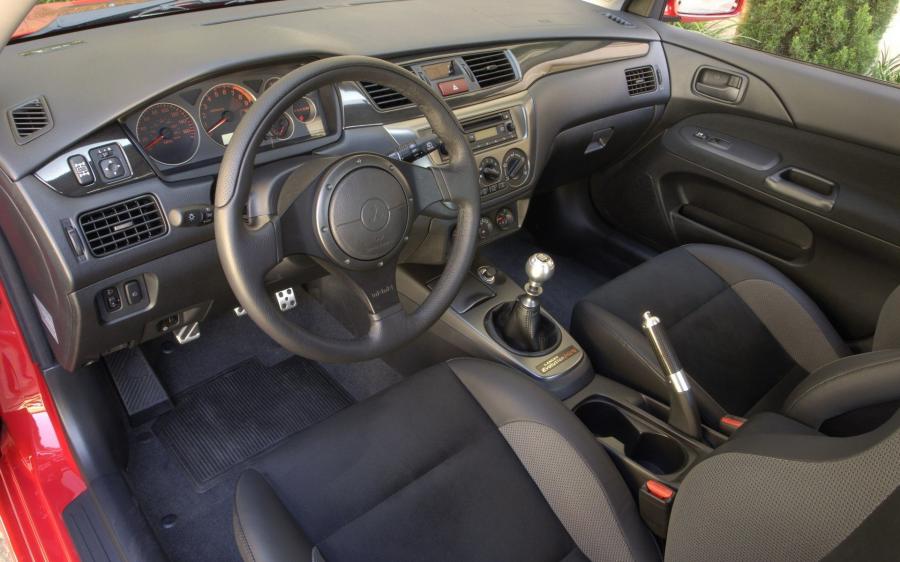  Mitsubishi Lancer Evolution IX MR 2007 года  (фото 14 из 129)